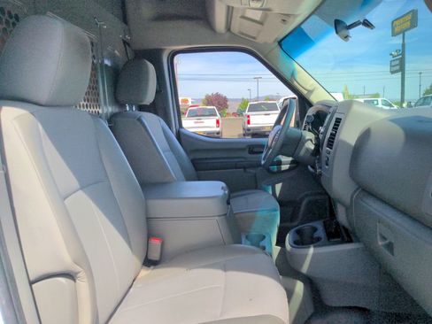 Used 2018 Nissan NV 2500 SV RWD image 28