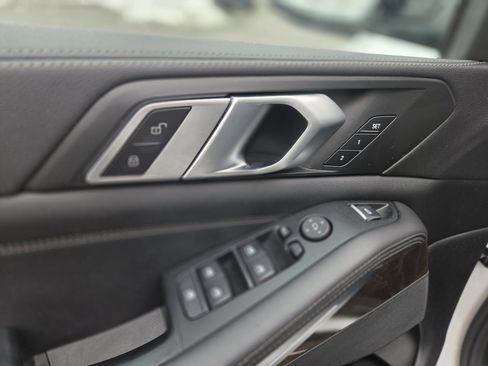 Used 2020 BMW X5 xDrive40i w/ Premium Package image 12