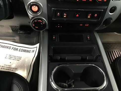 Used 2020 Nissan Titan SL w/ Moonroof Package image 17