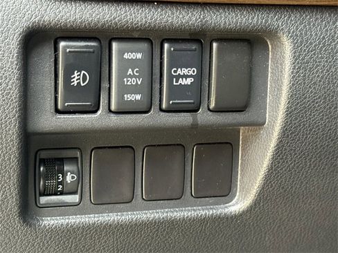 Used 2017 Nissan Titan SL image 21