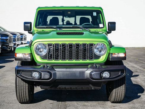 Used 2025 Jeep Gladiator Sport image 2