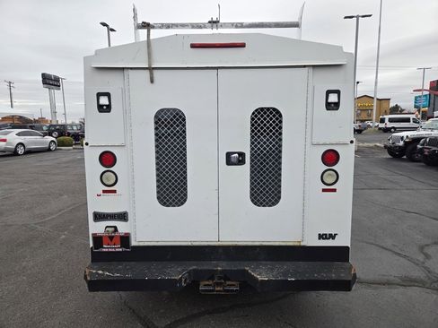 Used 2017 Ford Transit Connect XLT image 4