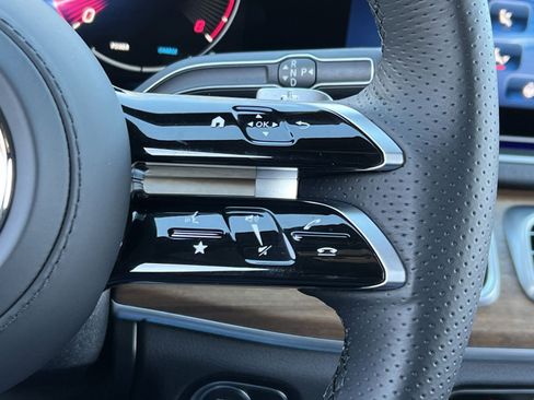 Certified 2025 Mercedes-Benz GLS 450 4MATIC image 31