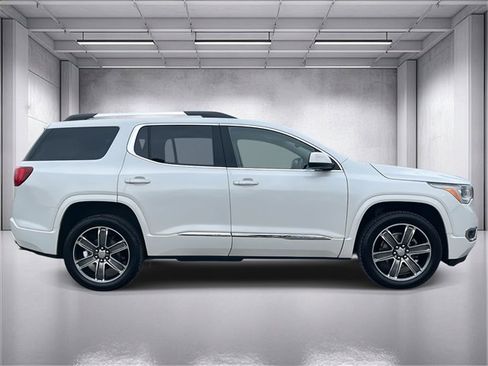 Used 2019 GMC Acadia Denali image 2