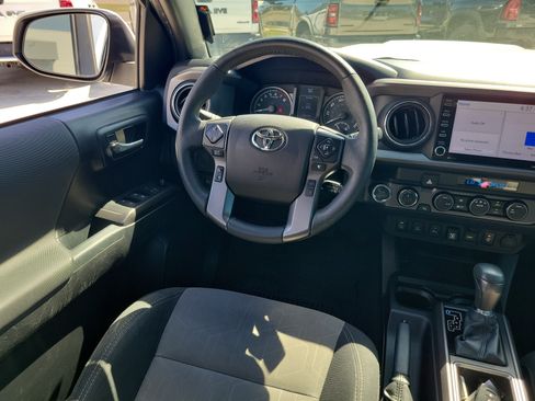 Used 2022 Toyota Tacoma TRD Sport w/ Technology Package AWD/4WD image 16