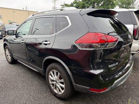 Used 2018 Nissan Rogue SV AWD/4WD image 4