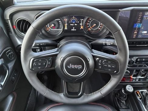 Used 2025 Jeep Gladiator Rubicon AWD/4WD image 24