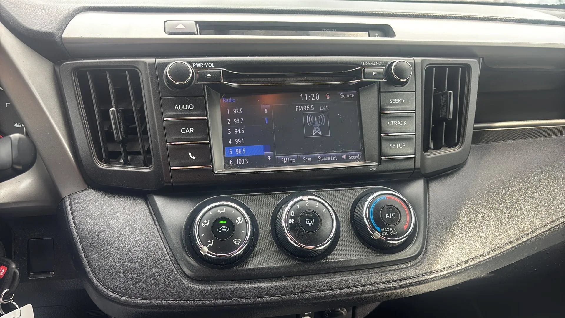 Used 2016 Toyota RAV4 LE FWD image 16