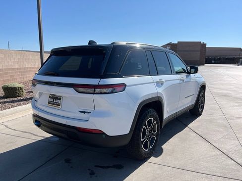 Used 2023 Jeep Grand Cherokee Trailhawk w/ Luxury Tech Group III AWD/4WD image 11