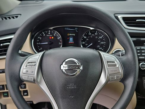 Used 2016 Nissan Rogue SV w/ SV Premium Package AWD/4WD image 19