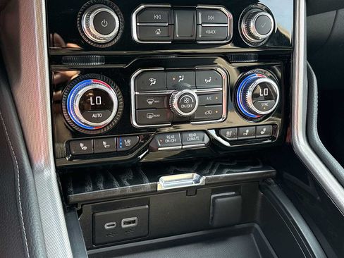 Used 2023 GMC Yukon Denali AWD/4WD image 18