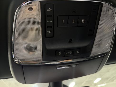 Used 2021 Jeep Grand Cherokee Limited AWD/4WD image 24