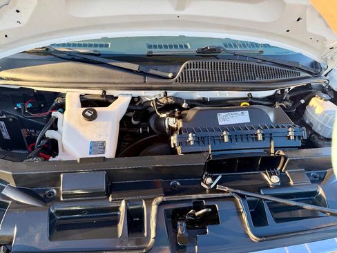 Used 2018 GMC Savana 2500 w/ Driver Convenience Package image 9