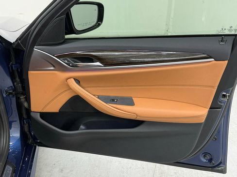 Used 2022 BMW 530i w/ M Sport Package image 17