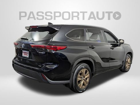 Used 2023 Toyota Highlander Bronze Edition image 7