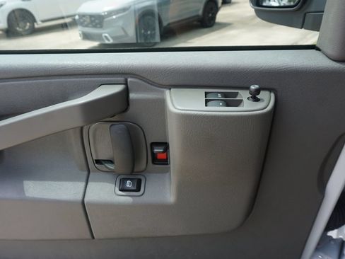 Used 2024 GMC Savana 3500 LS RWD image 4