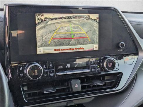 Used 2023 Toyota Highlander Limited image 13