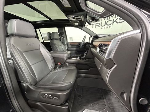 Used 2025 GMC Yukon XL Denali image 9