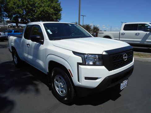 Used 2024 Nissan Frontier S w/ Technology Package RWD image 4