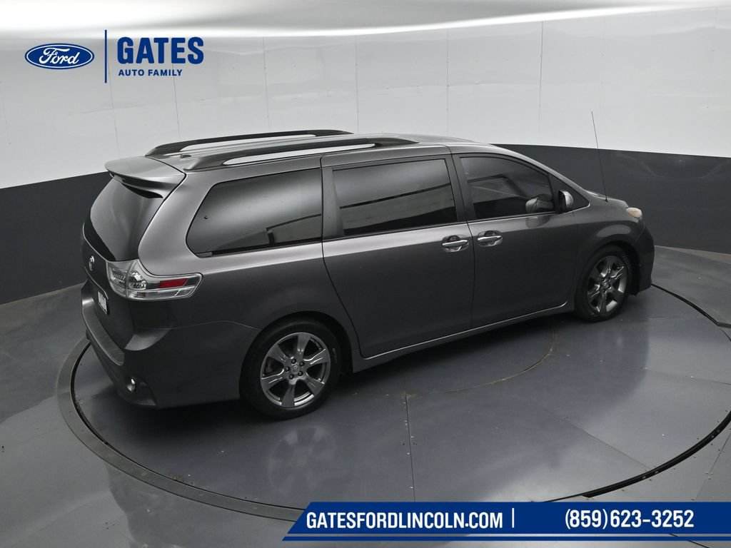 Used 2014 Toyota Sienna SE FWD image 44