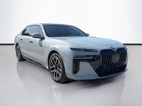 Used 2025 BMW i7 xDrive60 AWD/4WD image 7