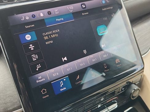 Used 2024 Jeep Grand Cherokee Limited image 23