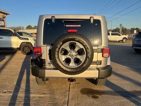 Used 2017 Jeep Wrangler Unlimited Sahara image 12