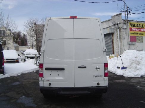 Used 2018 Nissan NV 2500 SV RWD image 5