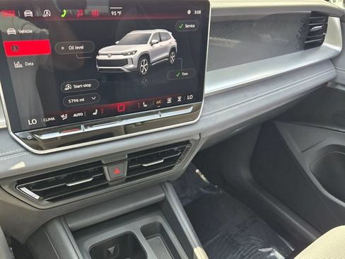 Certified 2026 Volkswagen Tiguan SE w/ Panoramic Sunroof Package FWD image 22