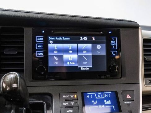 Used 2017 Toyota Sienna XLE Premium image 29