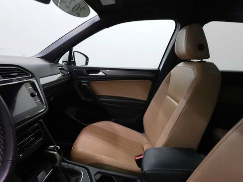 Used 2024 Volkswagen Tiguan SE w/ Panoramic Sunroof Package AWD/4WD image 13