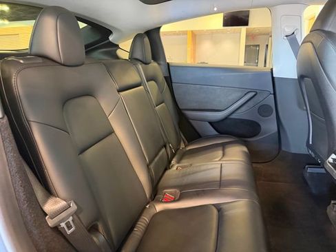 Used 2023 Tesla Model Y Long Range AWD/4WD image 21