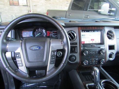 Used 2017 Ford Expedition EL Platinum AWD/4WD image 18