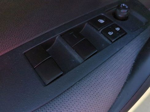 Used 2020 Toyota Corolla LE image 12