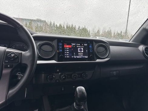 Used 2017 Toyota Tacoma TRD Sport w/ Tow Package image 19