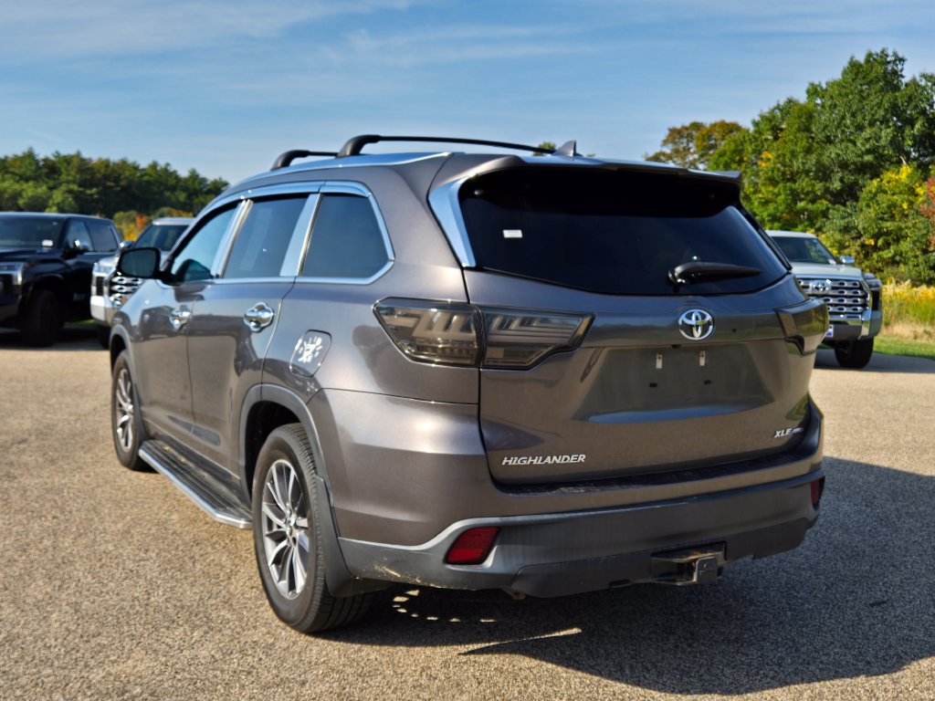 Used 2018 Toyota Highlander XLE AWD/4WD image 3