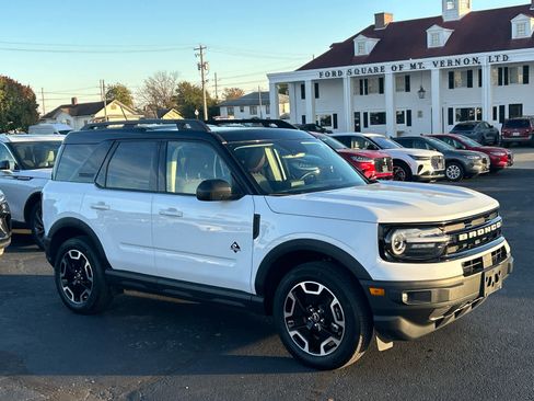 Used 2023 Ford Bronco Sport Outer Banks w/ Tech Package image 3