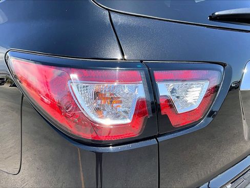 Used 2017 Chevrolet Traverse LT w/ Style and Technology Package FWD image 31