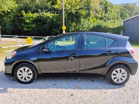 Used 2014 Toyota Prius C Three image 13