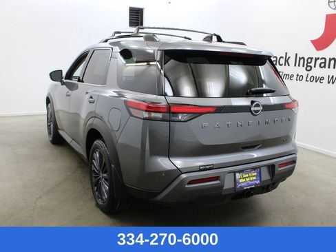 New 2026 Nissan Pathfinder SL image 2