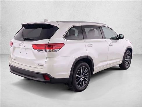 Used 2019 Toyota Highlander XLE AWD/4WD image 7