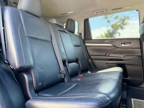 Used 2016 Toyota Highlander XLE image 24