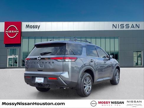 New 2025 Nissan Pathfinder SV image 7