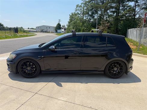 Used 2017 Volkswagen Golf 4-Door AWD/4WD image 4