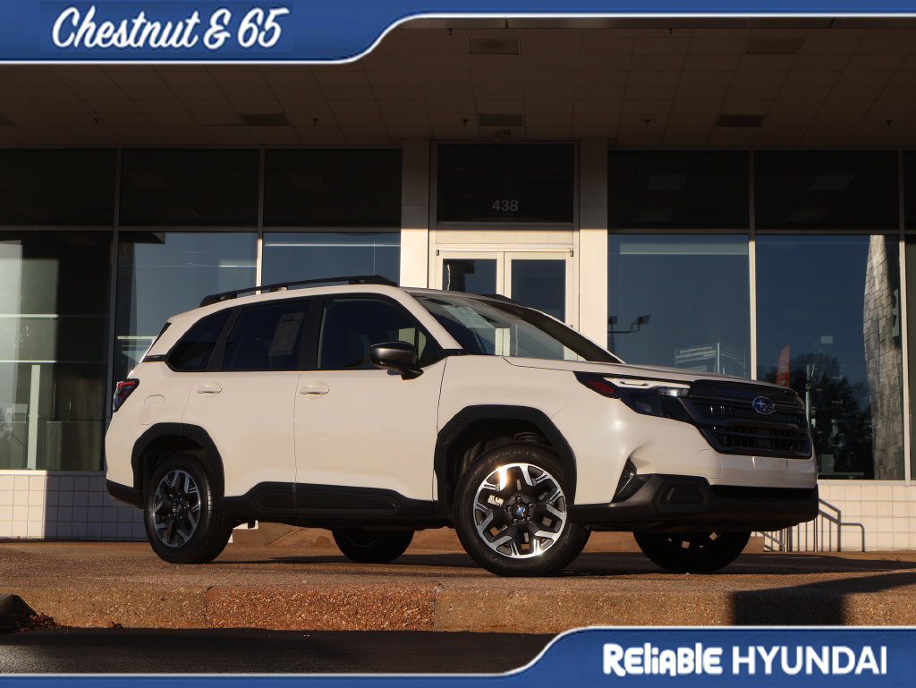 Used 2025 Subaru Forester Premium AWD/4WD image 2