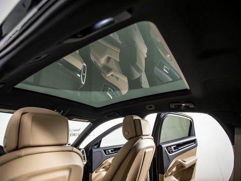 Used 2023 Porsche Cayenne image 27