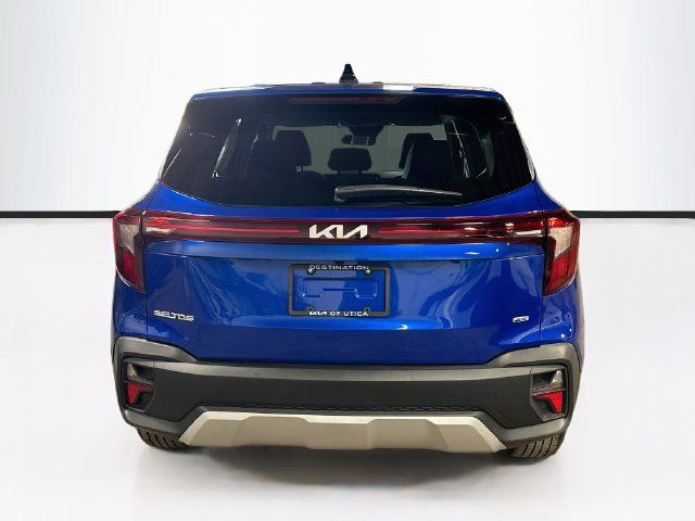 Used 2024 Kia Seltos LX AWD/4WD image 6