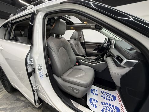 Used 2021 Toyota Highlander Platinum image 23