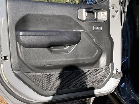 Used 2021 Jeep Wrangler Sport S image 16