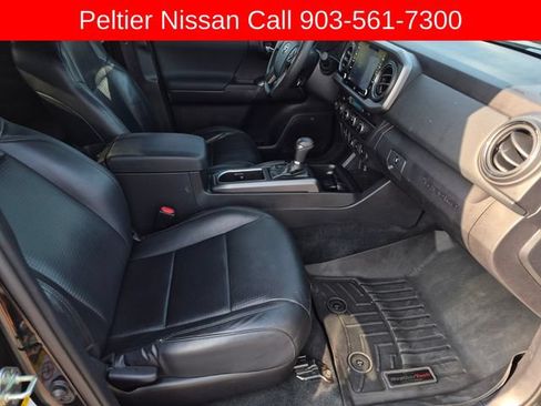Used 2020 Toyota Tacoma TRD Off-Road w/ TRD Premium Off Road Package AWD/4WD image 11